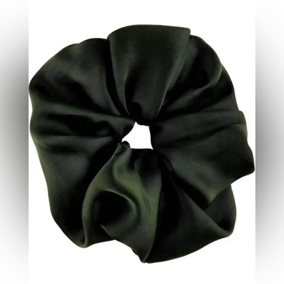 NWT KRISTIN ESS OVERSIZED SATIN SCRUNCHIE - Picture 3 of 4